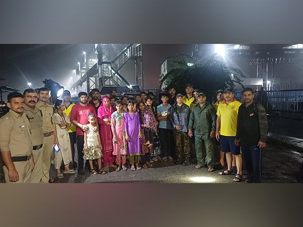 ऋषिकेश में 22 लोग रास्ता भटके, SDRF और वन विभाग ने चलाया रेस्क्यू ऑपरेशन